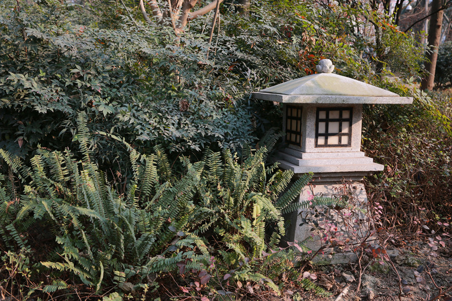 城市家具与城市共生长，城市家具四种迥异的设计风格