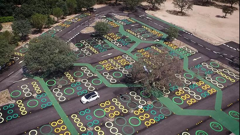 充满童趣的停车场