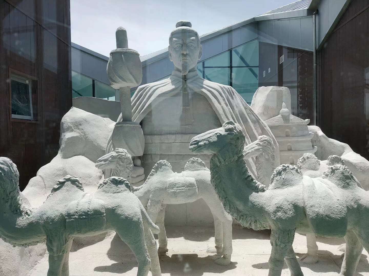 茶卡盐湖景观雕塑文化