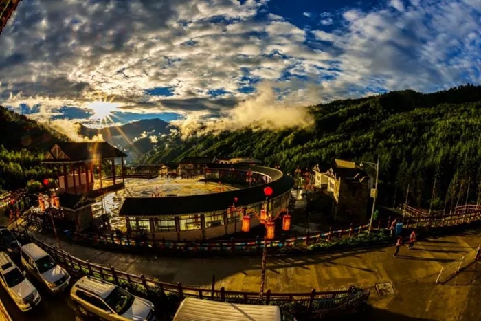 神木垒——硗碛藏寨俯瞰图